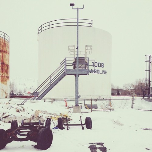 Find momo in an industrial zone.