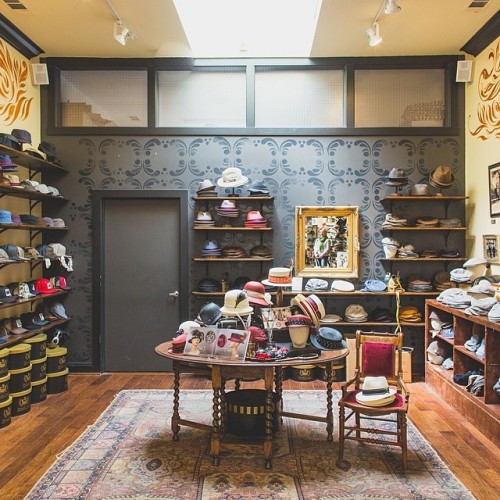 Find Momo in a hat store!
It’s been a slice, Bay Area. You’ll forever be the city where I lost my lateral incisor. 🍕😜