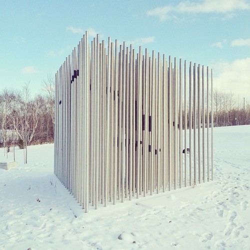 Find momo in a magic cube.